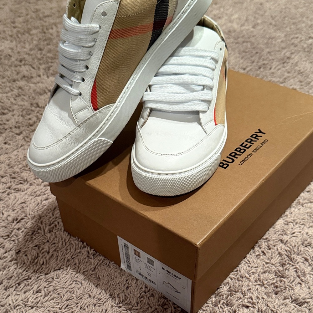 Classic Burberry low top sneakers white leather archive beige plaid check canvas
